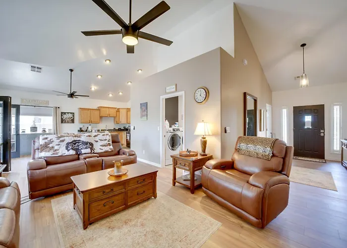 12 Mi To Flagstaff: Pet-friendly W/ Sunroom! Bellemont