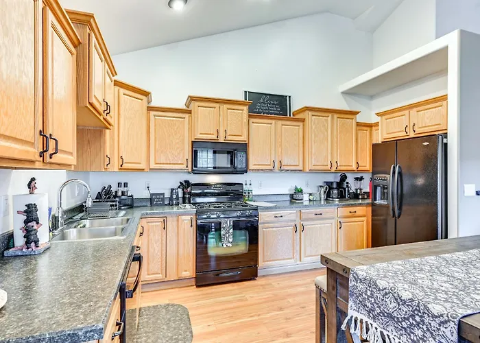 12 Mi To Flagstaff: Pet-friendly W/ Sunroom!