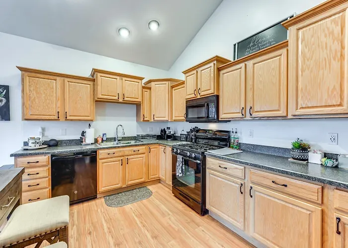 12 Mi To Flagstaff: Pet-friendly W/ Sunroom! *